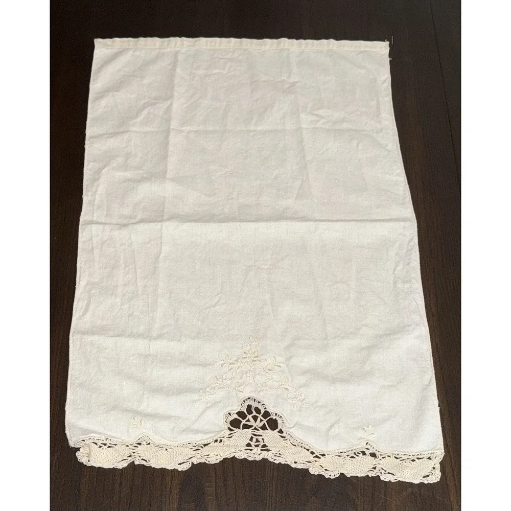 Set Of 3 Vintage Antique Embroidered Tea Guest Towel & 2 Vintage Handkerchiefs